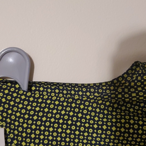 Loft green, black and white sleeveless dressy tank top - Picture 4 of 6